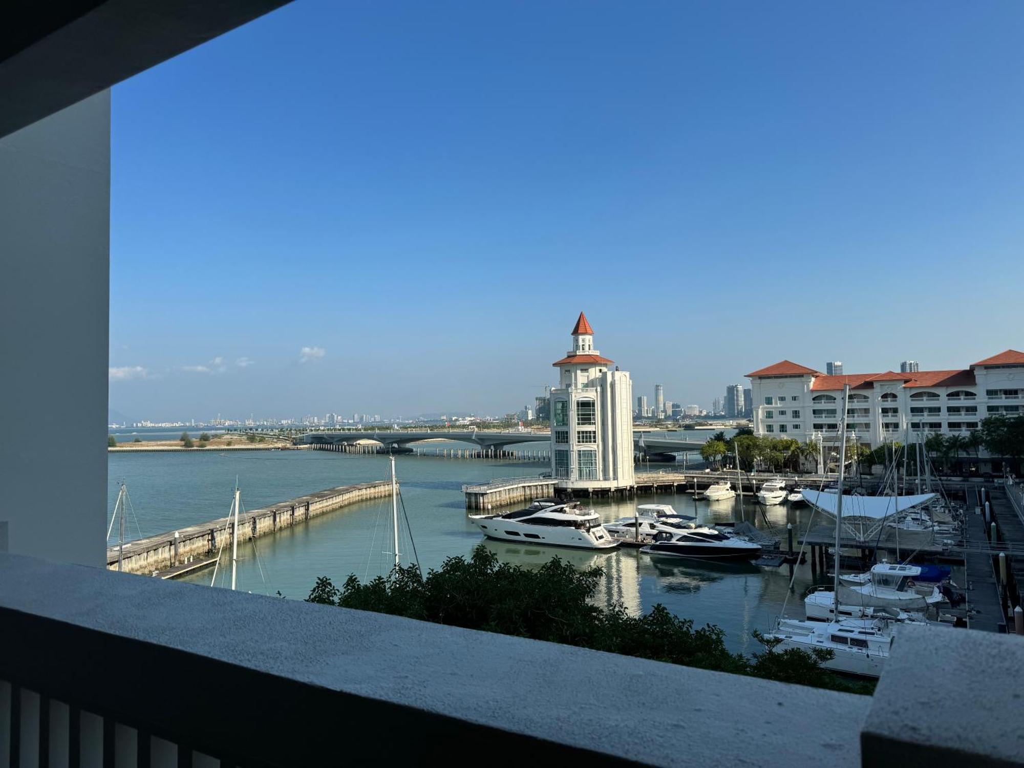 Apartment Seaview Waterfront At Straits Quay Free Carpark Bathub Bagan Jermal